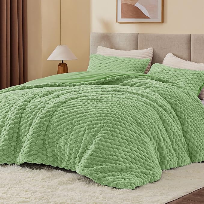 BEDELITE Fluffy Twin Comforter Set - Grass Green Fleece Soft Comforter for Twin Size Bed, Luxury Warm Bedding Set for Winter, Fuzzy Bed Set 2 Pieces (1 Comforter, 1 Pillowcase)