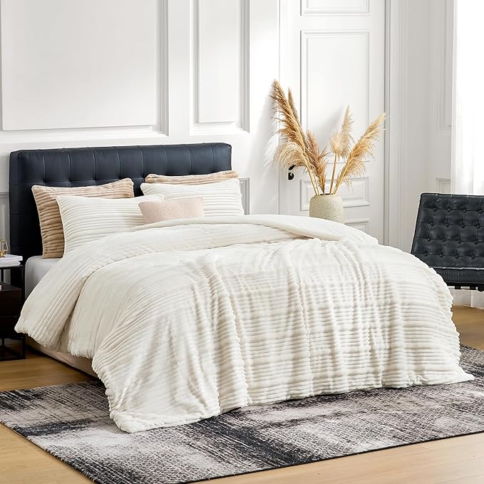 Amélie Home Premium Fleece Queen Comforter Set,Soft Fuzzy Striped Flannel Bedding Set for Winter, 3 Pieces, 1 Cozy Comforter with 2 Pillowcases, Ivory, 90"x90"