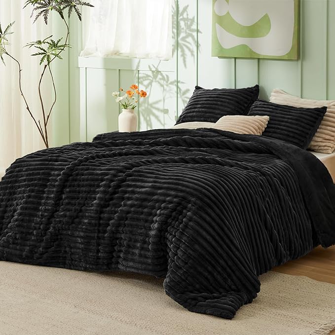 Bedsure Queen Comforter Set - GentleSoft™ 3 Pieces Fluffy Double-Side Fleece Comforter Set, Cozy Striped Room Decor Aesthetic, Luxury Black Bedding Queen Size with 2 Pillowcases, 90x90 Inches