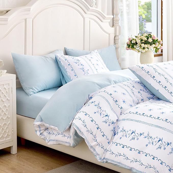 Wake In Cloud - Shabby Chic Comforter Set, Cottagecore Floral Romantic Charming Style with Botanical Stripe Pattern, Soft Lightweight Bedding, 3 Pieces, Blue White, Queen Size