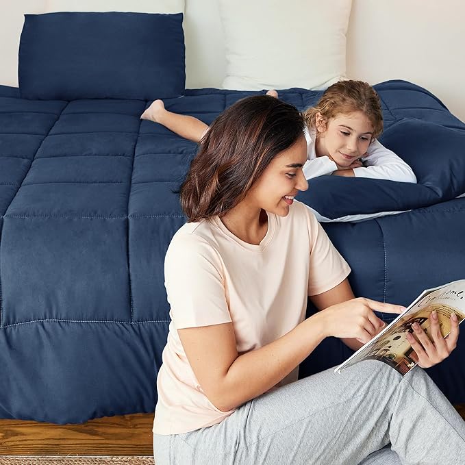 Exclusivo Mezcla Lightweight Reversible King Size Comforter Set, Down Alternative Comforter with 2 Pillow Sham, King Size Bedding Set for All Seasons, Navy/Blue