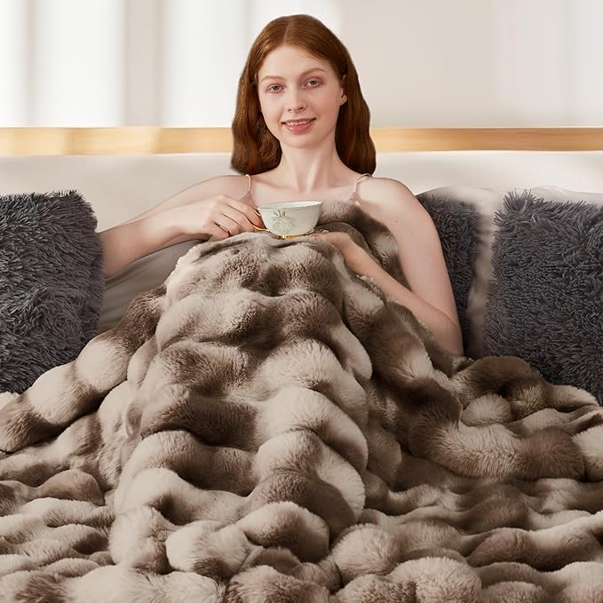 Touchat Luxury 1000GSM Faux Rabbit Fur Throw Blanket, Super Heavy Warm Cozy Brown Blankets for Couch Bed Sofa, Ruched Plush Fuzzy Elegant Soft Reversible Mink Blanket for Living Room Bedroom