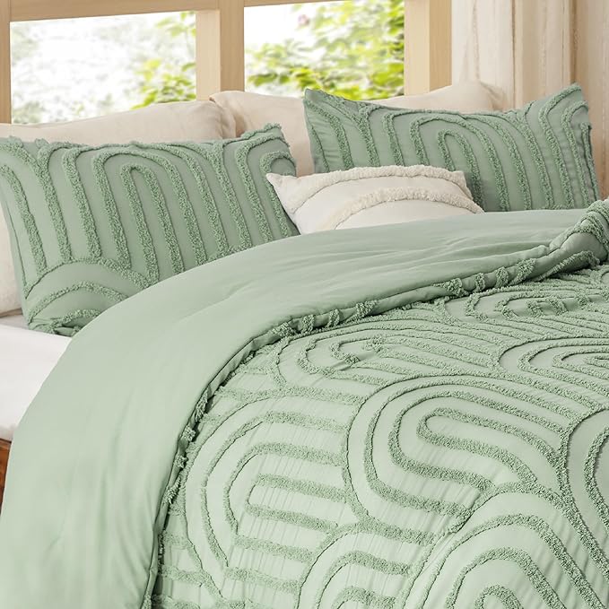 Bedsure Boho Tufted Green Comforter King Size, GentleSoft™ 3 Pieces Boho Farmhouse Decor Bedding, Arch Shabby Chic Bedding for All Seasons, 1 Bed Comforter, 2 Pillow Shams, 104x90 Inches