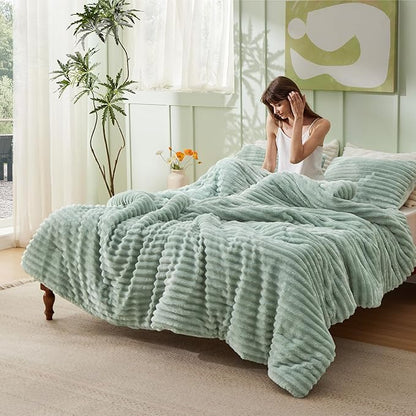 Bedsure King Size Comforter Set - GentleSoft™ 3 Pieces Fluffy Double-Side Fleece Comforter Set, Cozy Striped Room Decor Aesthetic, Luxury Sage Green King Bedding with 2 Pillowcases, 104x90 Inches