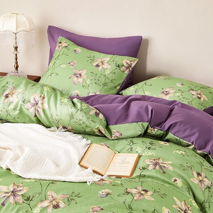 Wake In Cloud - Floral Comforter Set, Cottagecore Cottage Rustic Farmhouse Style with Botanical Flowers and Leaves Pattern, Soft Lightweight Bedding, 3-Piece, Green Purple, Queen Size