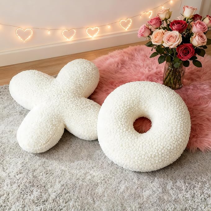 Cumule 2 Pcs Valentine's Day XO Pillow Plush White Cute Plush Soft Throw Pillows for Bedroom Living Room Plush White Cushion 14x14 Inch Cute Pillow for Cute Room Decorative Throw Pillow