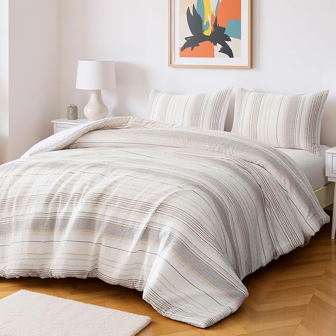 Amazon Basics Comforter Set, 3-Piece Jacquard Microfiber Comforter and 2 Pillow Shams, All-Season Bedding, California King, Beige Striped