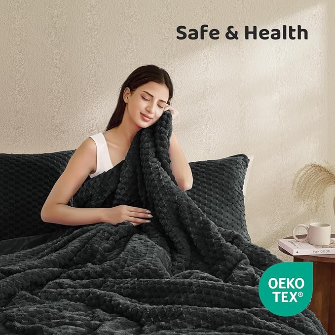 Petrichor Fluffy King Comforter Set - Ultra-Soft Black Flannel Thick Comforter for King Bed, Luxury Warm Bedding Set for Winter & Fall, Cozy Fuzzy Bed Set 3 Pieces (1 Comforter & 2 Pillowcases)