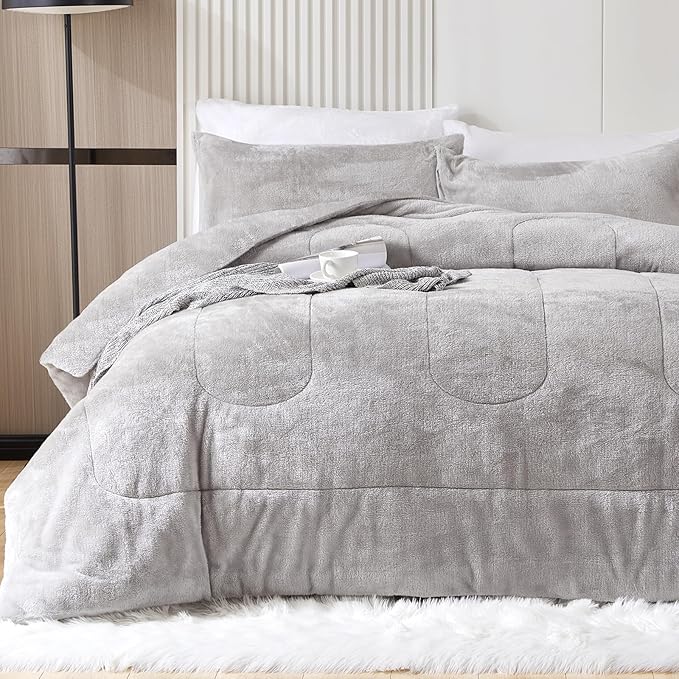 YIYEA Fluffy Queen Size Comforter Set, Luxury Faux Fur Comforter, Ultra Soft Plush Fuzzy Velvet Bedding Comforter Sets for Fall Winter, Cozy Warmth, No Shedding, 3PC, Queen, Light Grey