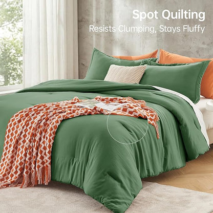 MUXHOMO King Size Comforter Set, All Season Ultra Soft Down Alternative Bedding - 3 Piece Lightweight Bed Set Includes 1 Comforter (104"x90") and 2 Pillow Shams (20"x36"), Dark Green