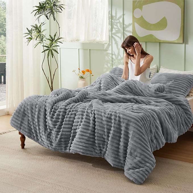 Bedsure Comforter Full Size - GentleSoft™ 3 Pieces Fluffy Double-Side Fleece Comforter Set, Cozy Striped Room Decor Aesthetic, Luxury Grey Full Size Bedding with 2 Pillowcases, 82x86 Inches
