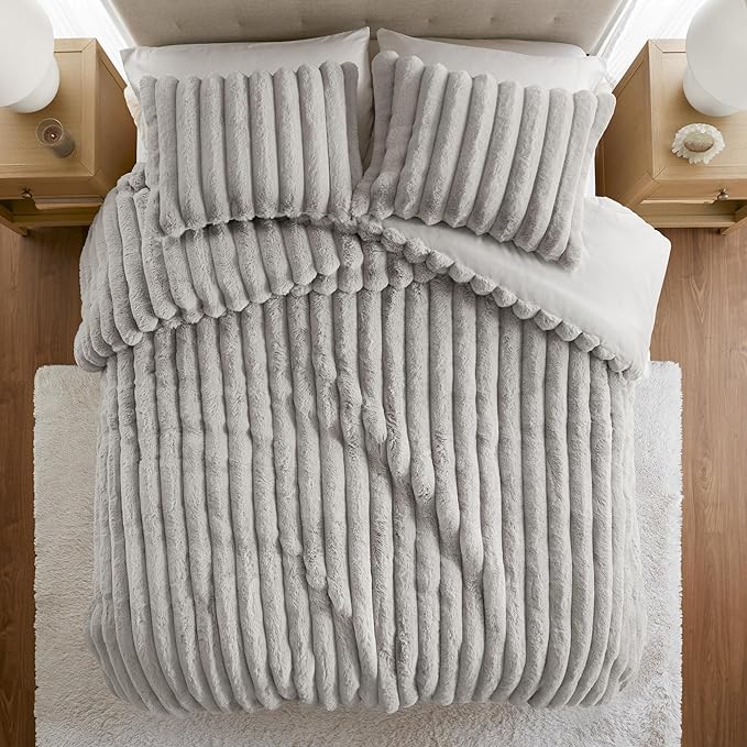 Madison Park Jasmine King Comforter Set, Luxurious Reversible Faux Fur Plush Ribbed Velvet Bedding, Fuzzy Thick Warm Winter Comforter, Super Soft Fluffy 3-Piece Set Light Grey