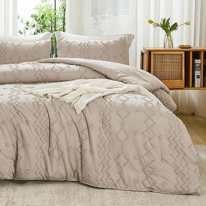 Andency Queen Comforter Set Khaki, 3 Pieces Boho Tufted Lightweight Fall Bedding Comforter Set for Queen Bed, Soft Fluffy Bed Comforter Tan (90x90In Comforter & 2 Pillowcases)