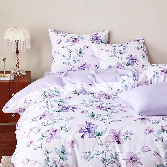 Wake In Cloud - Floral Comforter Set, Cottagecore Cottage Rustic Farmhouse Style with Botanical Flowers and Leaves Pattern, Soft Lightweight Bedding, 3-Piece, Purple White, Full Size