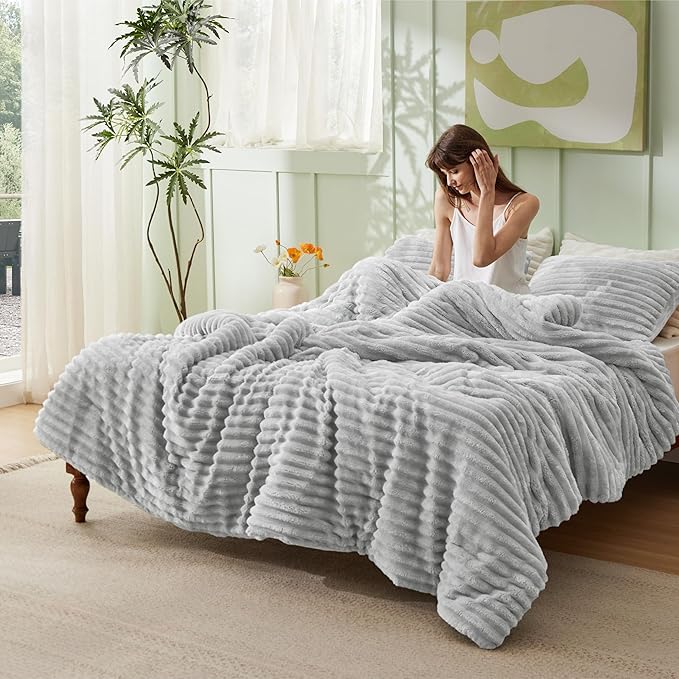 Bedsure Twin/Twin XL Comforter Set - GentleSoft™ 2 Pieces Fluffy Double-Side Fleece Comforter Set, Cozy Striped Room Decor Aesthetic, Luxury Light Grey Twin Bedding with 1 Pillowcase, 68x88 Inches