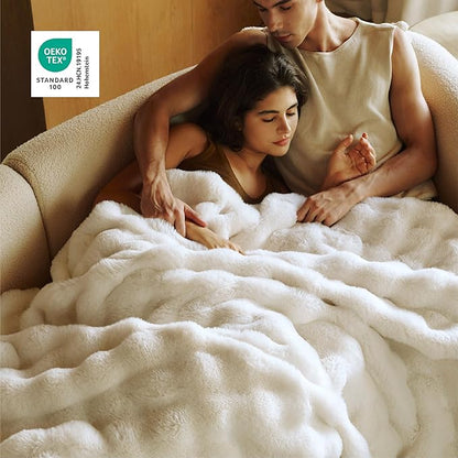Bedsure GentleSoft Fluffy Fuzzy Twin Blanket, Soft Cozy Fleece Faux Fur Blanket for Twin Size Bed, Cream Decorations Minky Velvet Couch Cover, Thick Warm Plush Women Men Birthday Gifts, 870GSM, Cream