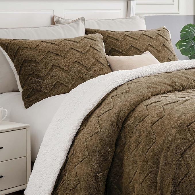 BEDELITE Fluffy Twin Comforter Set - Super Soft Sherpa Brown Comforter for Twin Size Bed, Luxury Warm Bedding Set for Winter, Fuzzy Bed Set 2 Piece (1 Comforter, 1 Pillowcase)