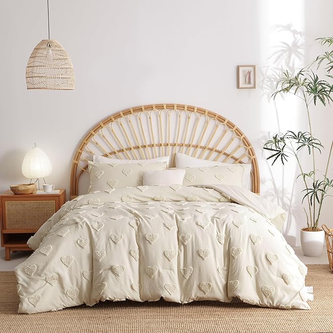 Tufted Comforter Set Queen Size Beige Heart Tufted Comforter Boho Hearts Tufted Bed Set 3 Pieces Shabby Chic Embroidery Soft Jacquard Bedding for All Seasons with 2 Pillowshams