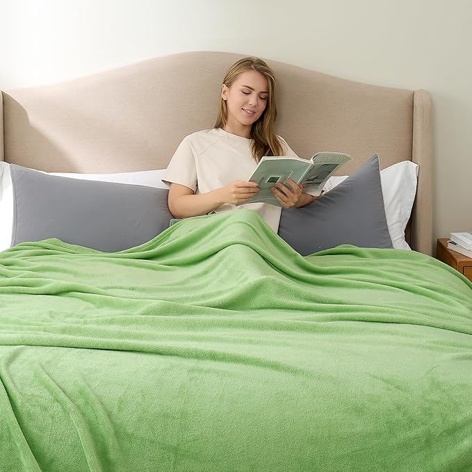Hansleep Fleece Grass Green King Blanket, Super Soft Flannel Fuzzy Plush Cozy Blanket for All Seasons, Grass Green, King 90x108 Inches