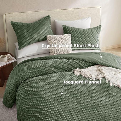 Petrichor Fluffy Twin Comforter Set - Ultra-Soft Green Flannel Thick Comforter for Queen Bed, Luxury Warm Bedding Set for Winter & Fall, Cozy Fuzzy Bed Set 2 Pieces (1 Comforter & 1 Pillowcase)