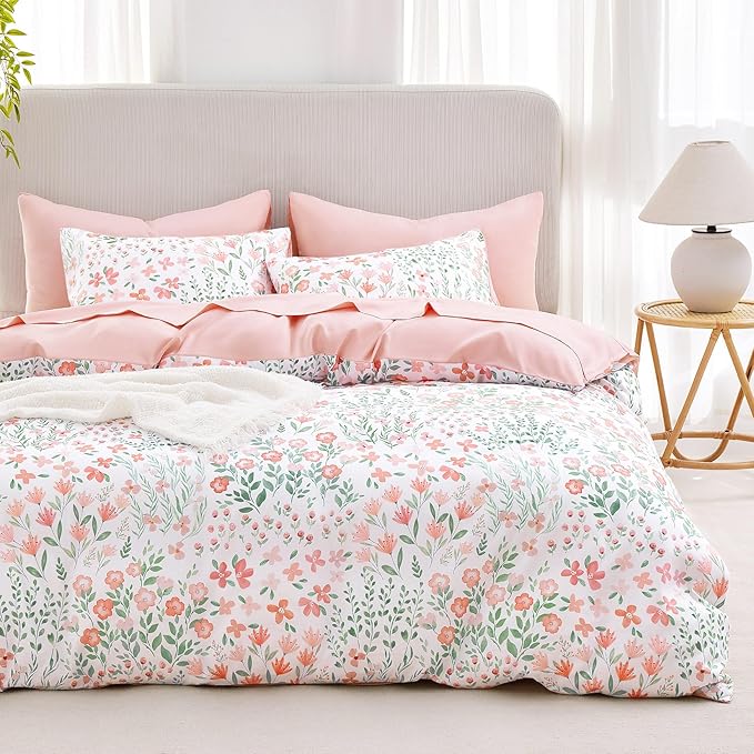 Wake In Cloud - Floral Comforter Set, Farmhouse Cottagecore Style with Romantic Garden Wildflowers and Leaves Pattern, Soft Lightweight Bedding, 3 Pieces, Pink White, Queen Size