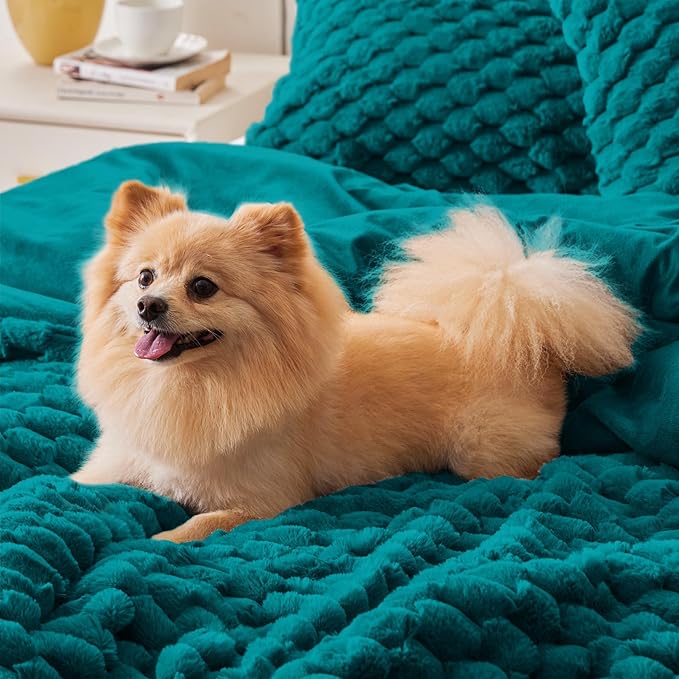 BEDELITE Fluffy King Size Comforter Set - Teal Fleece Soft Comforter for King Size Bed, Luxury Warm Bedding Set for Winter, Fuzzy Bed Set 3 Pieces (1 Comforter, 2 Pillowcases)
