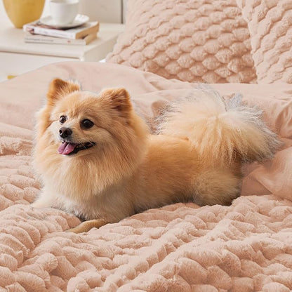 BEDELITE Fluffy King Size Comforter Set - Coral Pink Fleece Soft Comforter for King Size Bed, Luxury Warm Bedding Set for Winter, Fuzzy Bed Set 3 Pieces (1 Comforter, 2 Pillowcases)