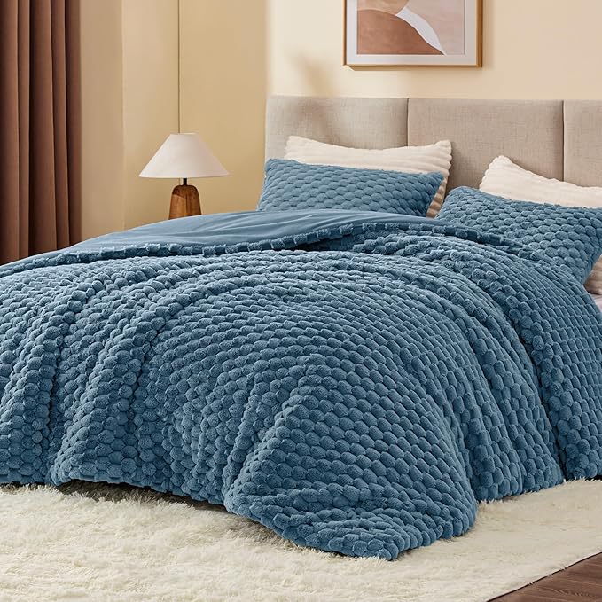 BEDELITE Fluffy Queen Comforter Set - Blue Fog Fleece Soft Comforter for Queen Size Bed, Luxury Warm Bedding Set for Winter, Fuzzy Bed Set 3 Pieces (1 Comforter, 2 Pillowcases)