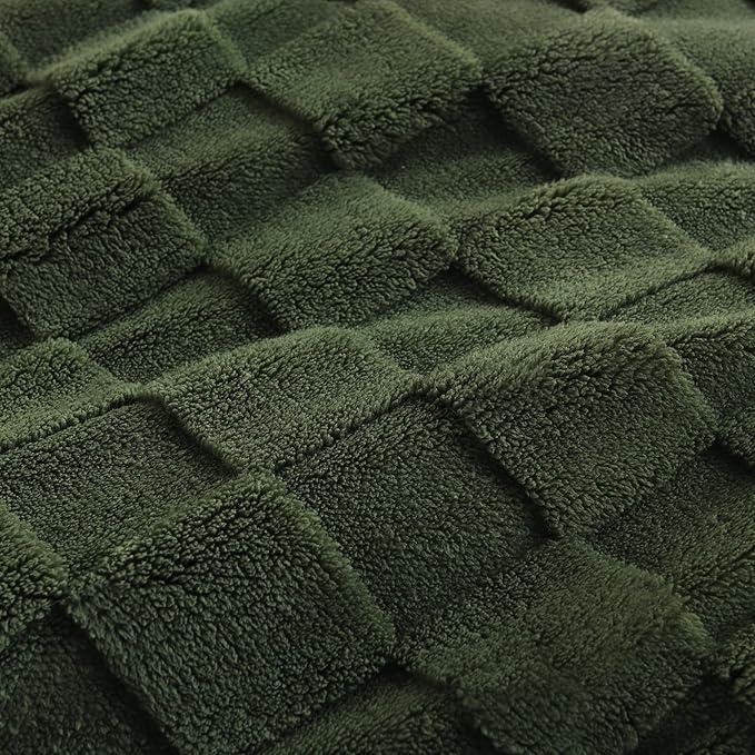 Litanika Fluffy Full Size Comforter Set Olive Green，3 Pieces Warm Sherpa Fleece Winter Bedding Set, Jacquard Checkered Plush Fuzzy Bed Set(1 Comforter, 2 Pillowcases)