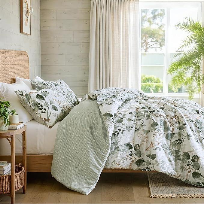 Lightweight Seersucker Botanical Comforter Set Queen Size, 3 Pieces Reversible Design with Striped Print, Premium Microfiber Bedding Set, Comforter and Sham Set, Green