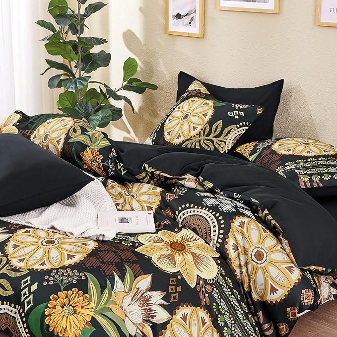Wake In Cloud - Boho Comforter Set, Floral Farmhouse Botanical Western Style with Colorful Flowers and Tropical Leaves, Soft Lightweight Bedding, 3 Pieces, Amber Black, Full Size