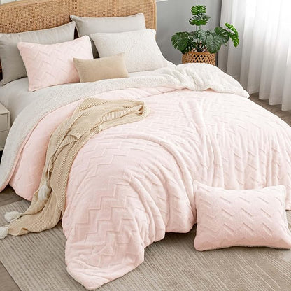 BEDELITE Fluffy King Size Comforter Set - Super Soft Sherpa Pink Comforter for King Size Bed, Luxury Warm Bedding Set for Winter, Fuzzy Bed Set 3 Pieces (1 Comforter, 2 Pillowcases)