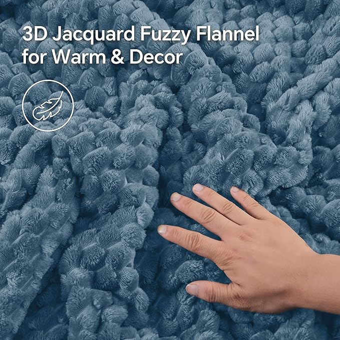 BEDELITE Fluffy Queen Comforter Set - Blue Fog Fleece Soft Comforter for Queen Size Bed, Luxury Warm Bedding Set for Winter, Fuzzy Bed Set 3 Pieces (1 Comforter, 2 Pillowcases)