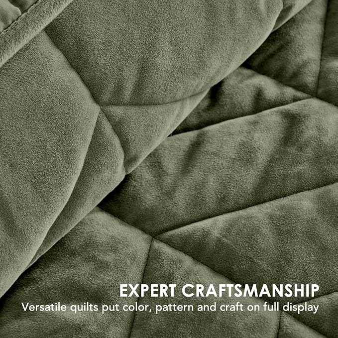 EVERGRACE 3 Pieces Luxurious Queen Velvet Quilts, Ultra Soft Lightweight Velvet Comforter Set, Matelasse Oversized Bedspread Coverlet for All Season with 2 Shams, Olive Green, 92"x96"