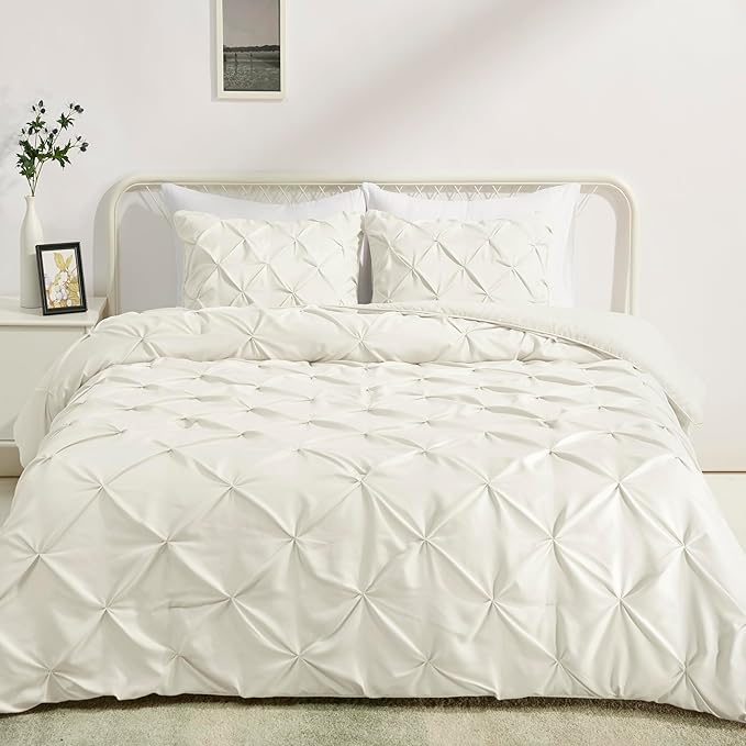 Amazon Basics All-Season Down-Alternative 3-Piece Comforter Bedding Set, Warm Soft Lightweight Microfiber, Pinch Pleat Design with Piped Edges, King, Cream