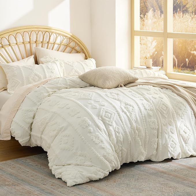 Bedsure Boho Tufted White Comforter King Size, GentleSoft™ 3 Pieces Boho Farmhouse Decor Bedding, Exquisite Shabby Chic Bedding for All Seasons, 1 Bed Comforter, 2 Pillow Shams, 104x90 Inches