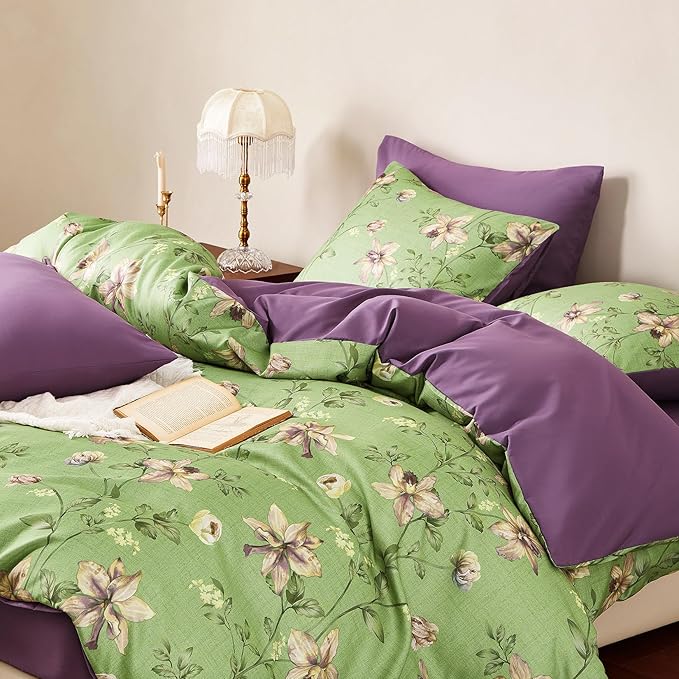 Wake In Cloud - Floral Comforter Set, Cottagecore Cottage Rustic Farmhouse Style with Botanical Flowers and Leaves Pattern, Soft Lightweight Bedding, 3-Piece, Green Purple, Full Size