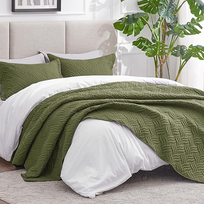 Love's cabin King Size Quilt Bedding Set Olive Green Bedspreads - Bed Summer Lightweight Bedspread Comforter - Wave Pattern Bedding Coverlet for All Season - 3 Pieces (1 Quilt, 2 Pillow Shams)