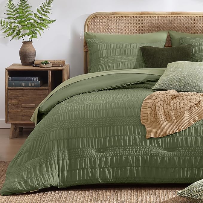 CASAAGUSTO King Size Comforter Set, 7 Pieces Olive Green Seersucker Bed in a Bag King Soft All Seasons, King Bedding Sets with Comforter, Flat Sheet, Fitted Sheet, 2 Pillow Shams, 2 Pillowcases