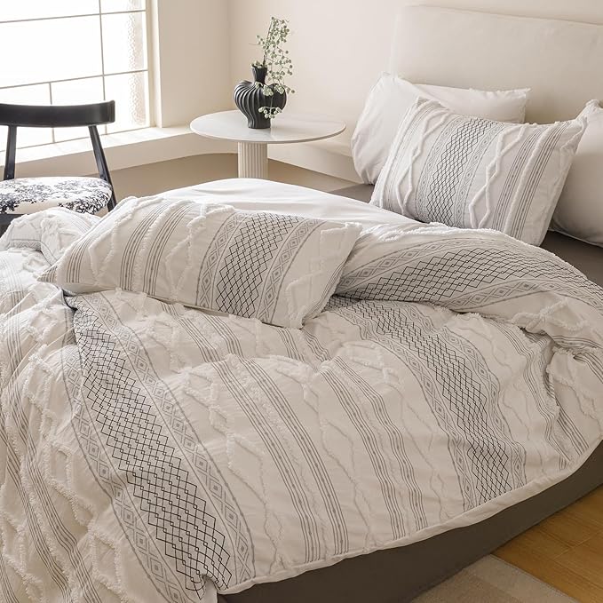 CLOTHKNOW White Black Bohemian Queen Comforter Set Clipped Jacquard Farmhouse Bedding Comforter Sets Jacquard Stripes Comforter Queen Soft Fluffy