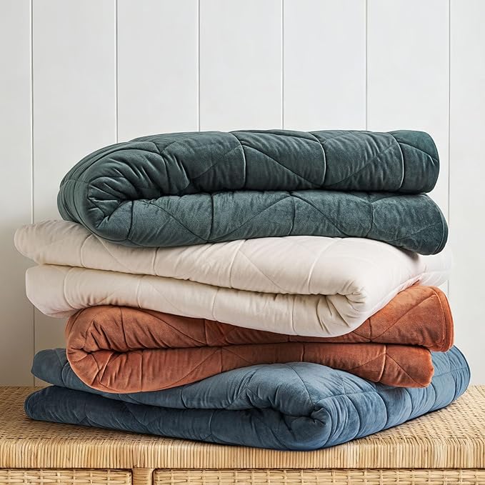 EVERGRACE 3 Pieces Luxurious Queen Velvet Quilts, Ultra Soft Lightweight Velvet Comforter Set, Matelasse Oversized Bedspread Coverlet for All Season with 2 Shams, Burnt Orange, 92"x96"