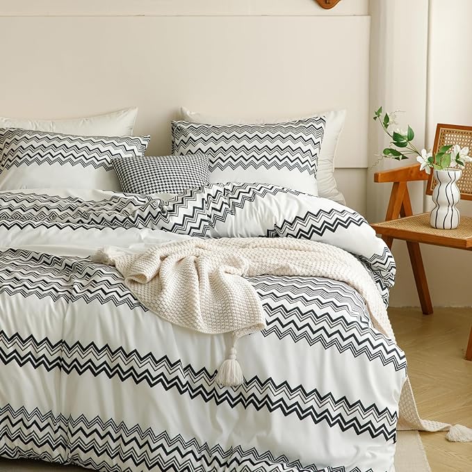 CLOTHKNOW Black White King Size Comforter Set Striped Waves Bedding Comforter Sets Farmhouse Black Grey White Comforter with 2 x Pillow Cases