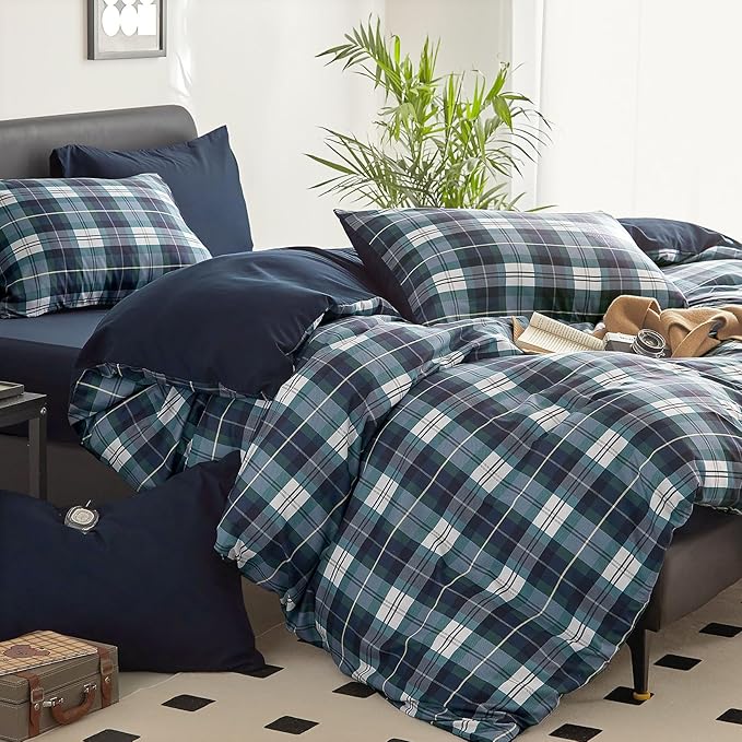 Wake In Cloud - Plaid Comforter Set, Scottish Tartan Check Geometric Modern Pattern Printed, Soft Lightweight Bedding, 3 Pieces, Navy Green, Queen Size