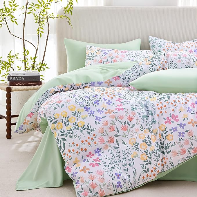 Wake In Cloud - Floral Comforter Set, Farmhouse Cottagecore Style with Romantic Garden Wildflowers and Leaves Pattern, Soft Lightweight Bedding, 3 Pieces, Sage Green, Queen Size