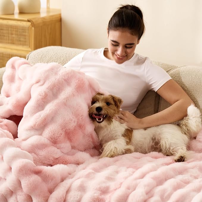 Bedsure GentleSoft Fluffy Fuzzy Twin Blanket, Soft Cozy Fleece Faux Fur Blanket, Pink Decorations Minky Velvet Couch Cover, Thick Warm Plush Women Men Birthday Gifts, 870GSM, Tie-dye Pink