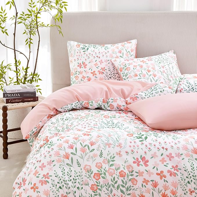 Wake In Cloud - Floral Comforter Set, Farmhouse Cottagecore Style with Romantic Garden Wildflowers and Leaves Pattern, Soft Lightweight Bedding, 3 Pieces, Pink White, Twin/Twin XL Size