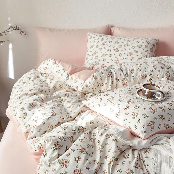 Wake In Cloud - Floral Comforter Set, Coquette Cottagecore Aesthetic Flower Shabby Chic Pattern for Women Teen Girls, Soft Lightweight Bedding, 3 Pieces, Peach Blush, Full Size