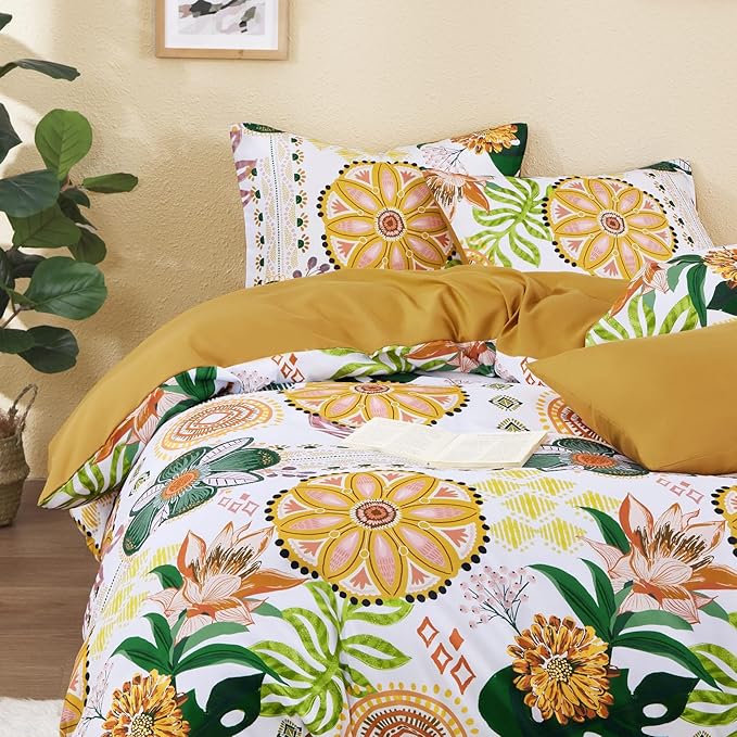 Wake In Cloud - Boho Comforter Set, Floral Farmhouse Botanical Western Style with Colorful Flowers and Tropical Leaves, Soft Lightweight Bedding, 3 Pieces, Amber Gold, Full Size