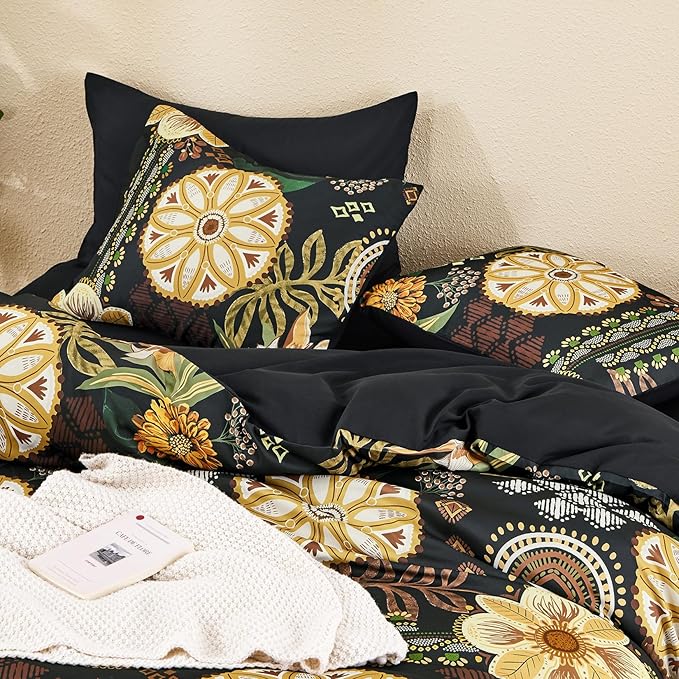 Wake In Cloud - Boho Comforter Set, Floral Farmhouse Botanical Western Style with Colorful Flowers and Tropical Leaves, Soft Lightweight Bedding, 3 Pieces, Amber Black, Full Size
