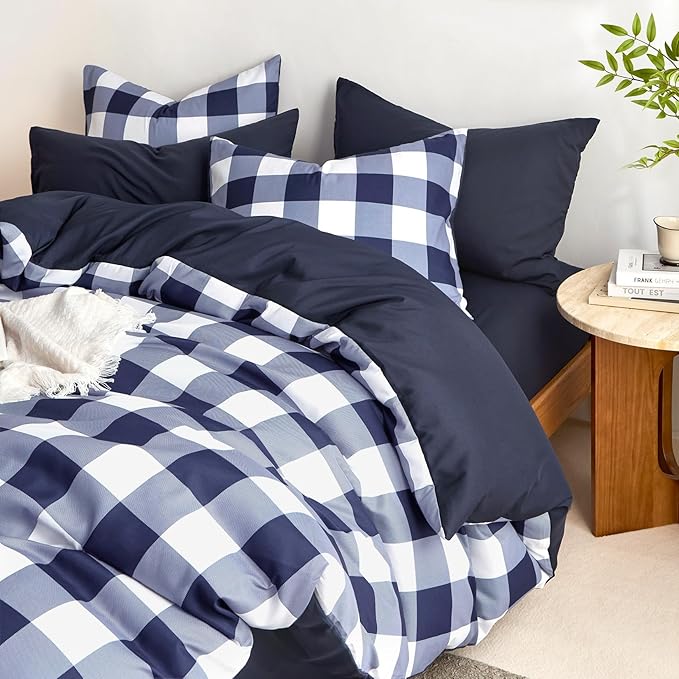 Wake In Cloud - Gingham Comforter Set, Plaid Buffalo Check Checkered Cottagecore Cute Geometric, Soft Lightweight Bedding, 3 Pieces, Navy Blue White, Full Size